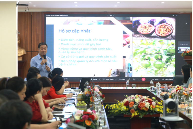 Đại diện Cục Bảo vệ thực vật giới thiệu về quá trình đàm phán mở cửa thị trường xuất khẩu chanh leo sang Trung Quốc