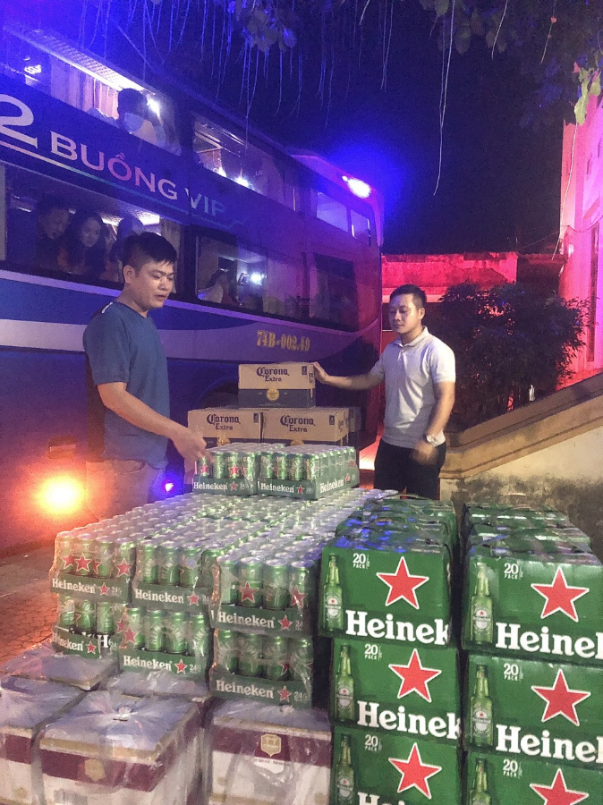 121 thùng bia các loại không có nhãn phụ Việt Nam bị cơ quan công an thu giữ tại tỉnh Quảng Bình