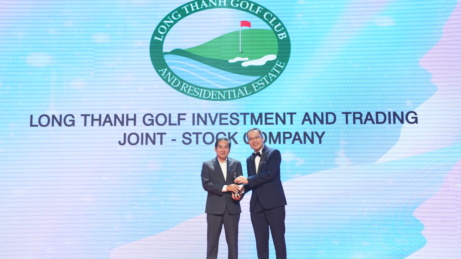Golf Long Thành năm thứ 2 liên tiếp được vinh danh “Nơi làm việc tốt nhất Châu Á 2022”