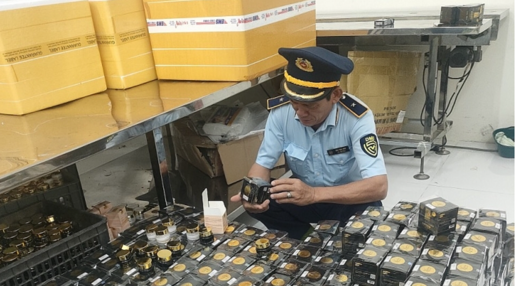 Bình Định: Hơn 20.000 hộp mỹ phẩm bị thu giữ vì nghi giả mạo nhãn hiệu