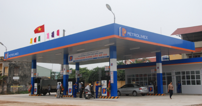 Hệ thống 96 cửa hàng xăng dầu của Petrolimex tại Hà Nội sẽ hoạt động 24/24 để đáp ứng nhu cầu tiêu thụ của người dân và doanh nghiệp. 