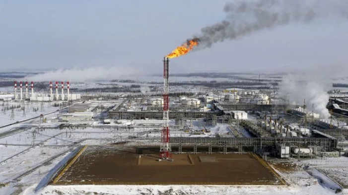 Châu Âu chốt trần giá dầu Nga ở mức 60 USD/thùng