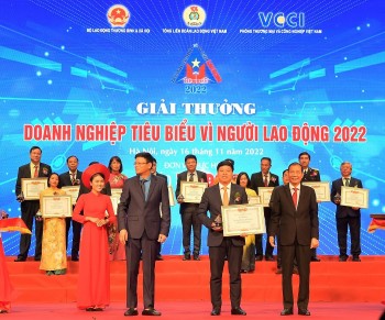 Vietcombank 3 lần liên tiếp được vinh danh “Doanh nghiệp tiêu biểu vì người lao động” và Top 10 Nơi làm việc tốt nhất Việt Nam