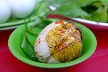 Mỡ máu cao ăn trứng vịt lộn được không?