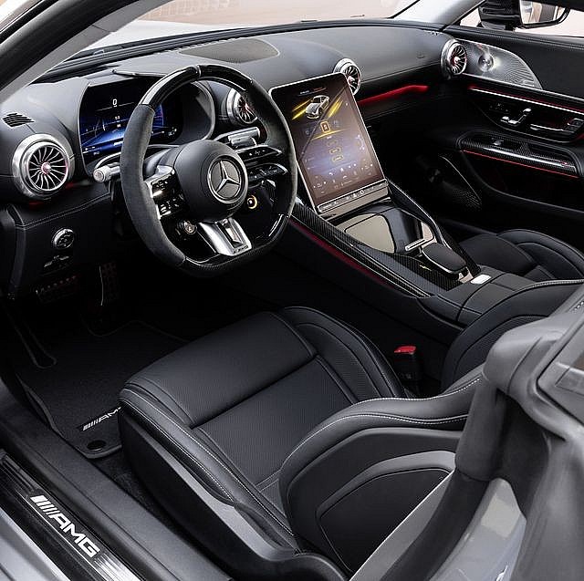 Mercedes-AMG GT 2024 ra mắt: Thay đổi từ nội thất đến ngoại thất