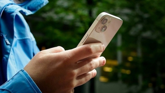Iphone 13 đang hạ giá "sập sàn", dân tình vẫn đang thờ ơ