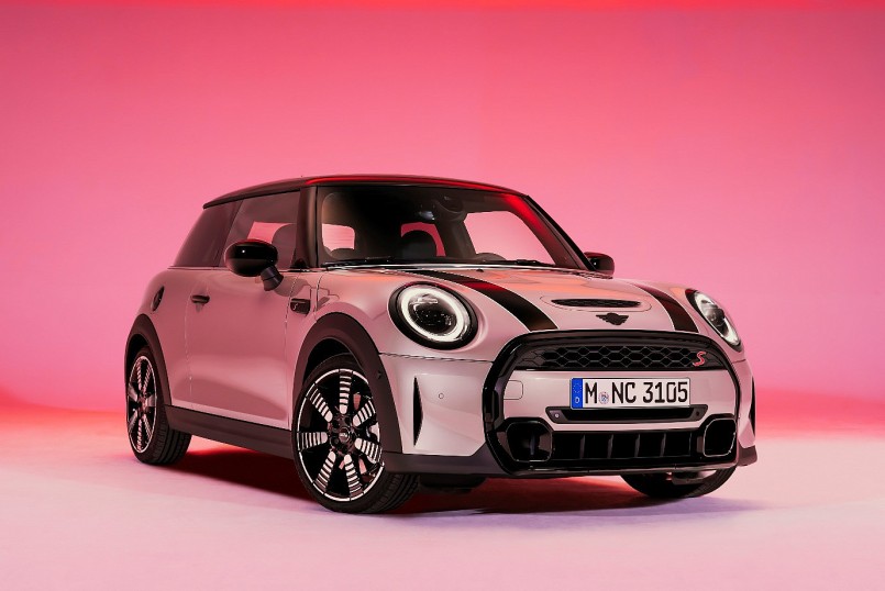 MINI Cooper 3 cửa khẳng định đẳng cấp thời thượng, giá chưa đến 2 tỷ đồng