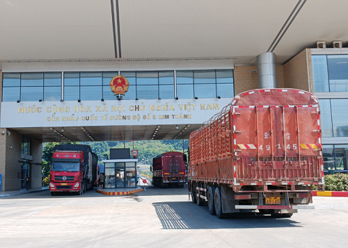 Xuất khẩu nông sản qua cửa khẩu Lào Cai tăng 378%