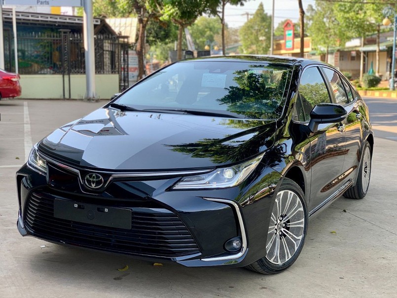 Bảng giá xe Toyota Corolla Altis 2023 tháng 11/2023