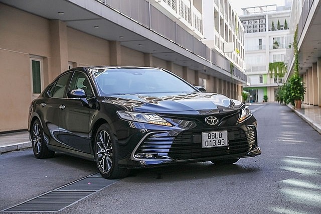 Bảng giá ô tô Toyota Camry tháng 11/2023