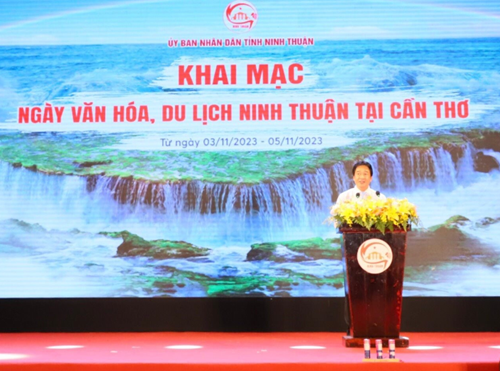Ông Nguyễn Long Biên, Phó Chủ tịch UBND tỉnh Ninh Thuận phát biểu lại buổi lễ.