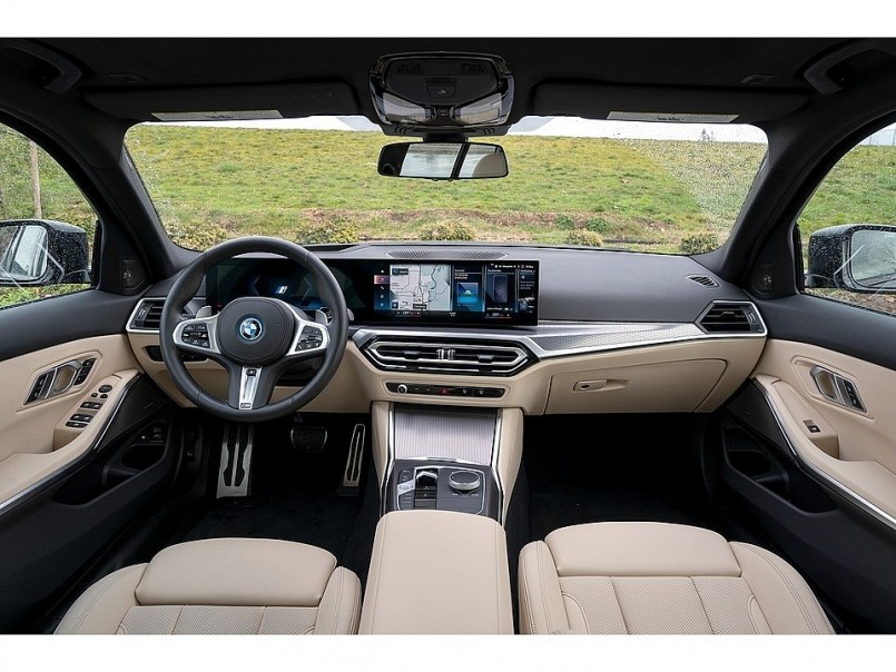 BMW 3 Series 2023 - Đậm chất thể thao
