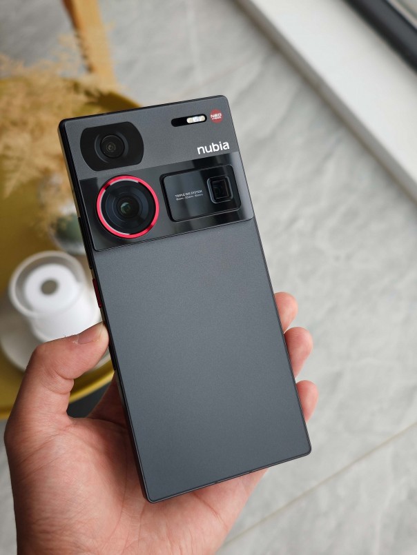 Hình ảnh thực tế của điện thoại Nubia Z60 Ultra