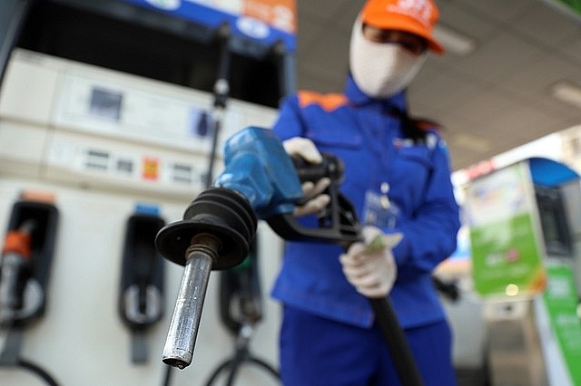 Giá xăng dầu giảm mạnh, có loại giảm gần 1.000 đồng/lít.