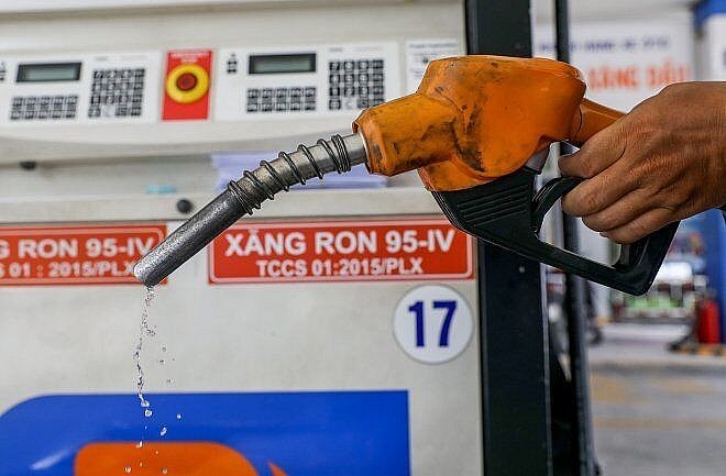 Giá xăng dầu được dự báo đồng loạt tăng vào ngày mai .