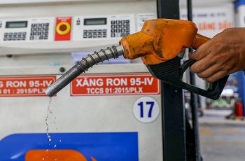 Giá xăng dầu được dự báo đồng loạt tăng vào ngày mai