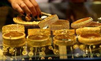 Giá vàng hôm nay 22/12/2023: Vàng trong nước tiến sát mốc 76 triệu đồng/lượng