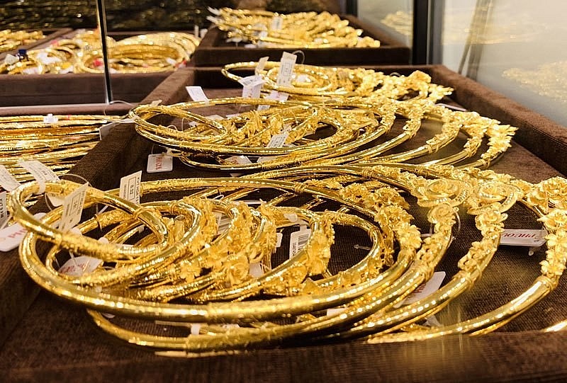 Vàng trong nước ổn định ở mức 77 triệu đồng/lượng.