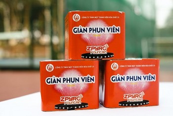 Chỉ cần thực hiện thao tác này, khách hàng biết ngay pháo hoa Z121 “xịn” hay giả