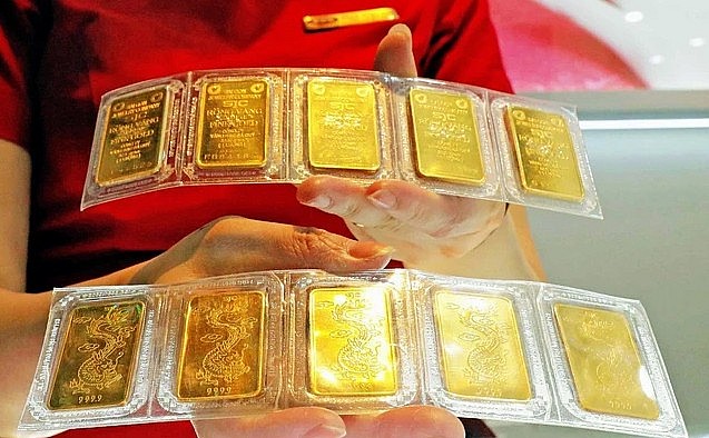 Giá vàng trong nước giảm mạnh.