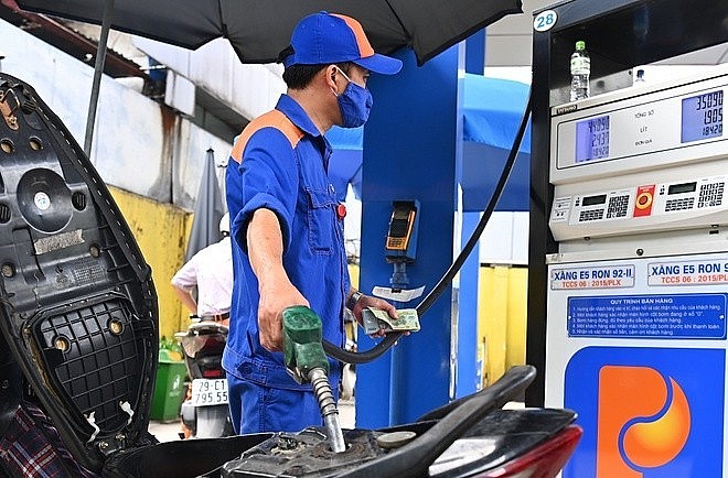 Giá xăng dầu tiếp tục tăng.