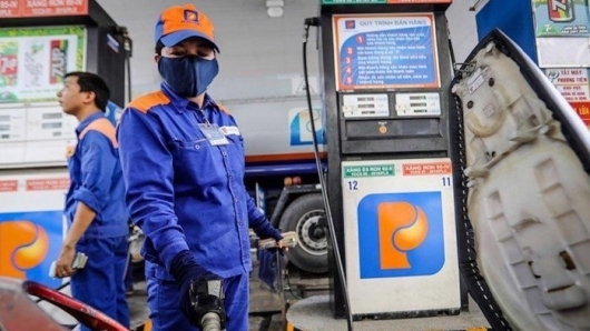 Giá xăng dầu đồng loạt tăng, RON 95 tăng gần 1.000 đồng/lít