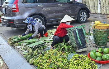 Loại quả quanh năm giá rẻ như cho, ở chợ Tết giá cao chót vót