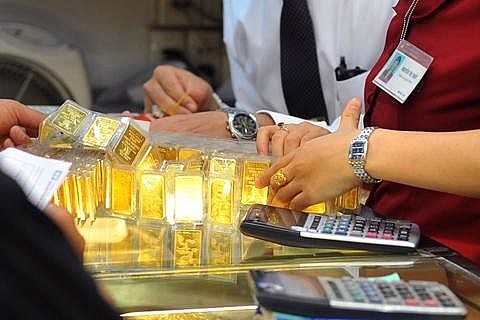 Đề xuất hạn chế mua bán vàng miếng bằng tiền mặt.