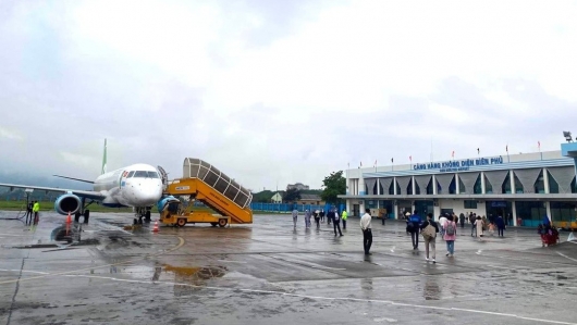 “Cháy vé” máy bay đi Điện Biên