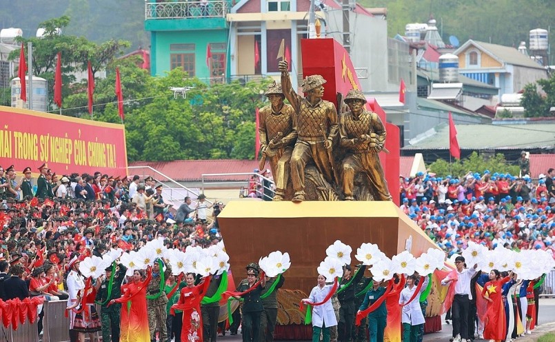 Trực tiếp: Lễ kỷ niệm, diễu binh, diễu hành 70 năm Chiến thắng Điện Biên Phủ