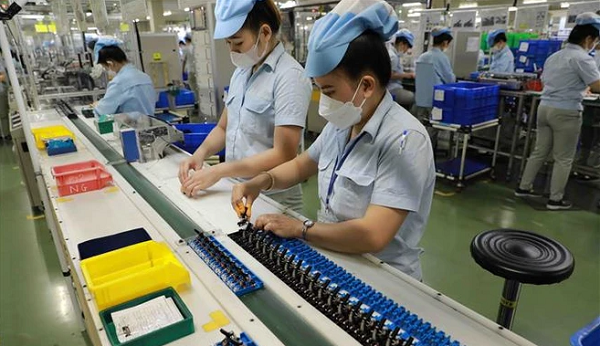 Sản xuất đồ điện gia dụng tại nhà máy của Công ty TNHH Panasonic Life Solutions Việt Nam, Khu công nghiệp Việt Nam-Singapore (VSIP) ở thị xã Tân Uyên, tỉnh Bình Dương. (Ảnh: