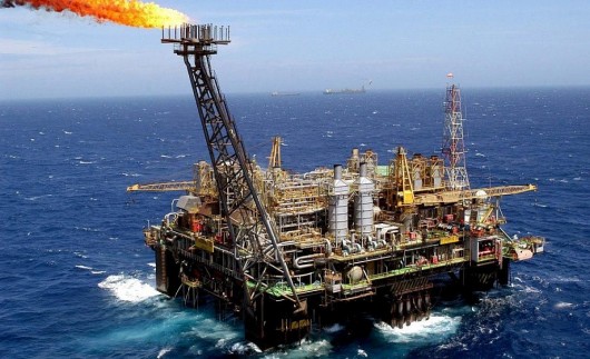 OPEC+ thống nhất cắt giảm sản lượng dầu thô tới cuối năm 2025