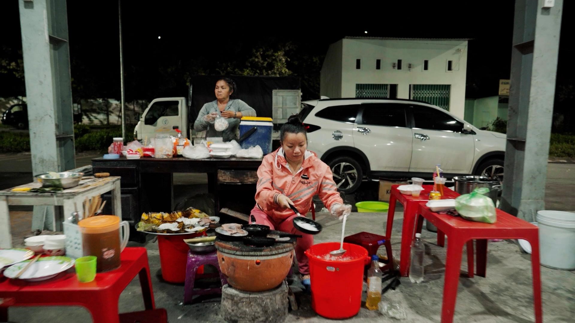 Nhờ nguồn vốn vay từ F88, chị Nguyễn Thị Bạch Huệ đã mở quán ăn của riêng mình tại chợ Đầu mối phía Nam thành phố Kon Tum.
