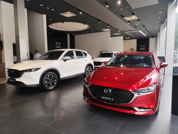 Lượng khách mua xe ô tô tăng cao sau khi giảm lệ phí trước bạ