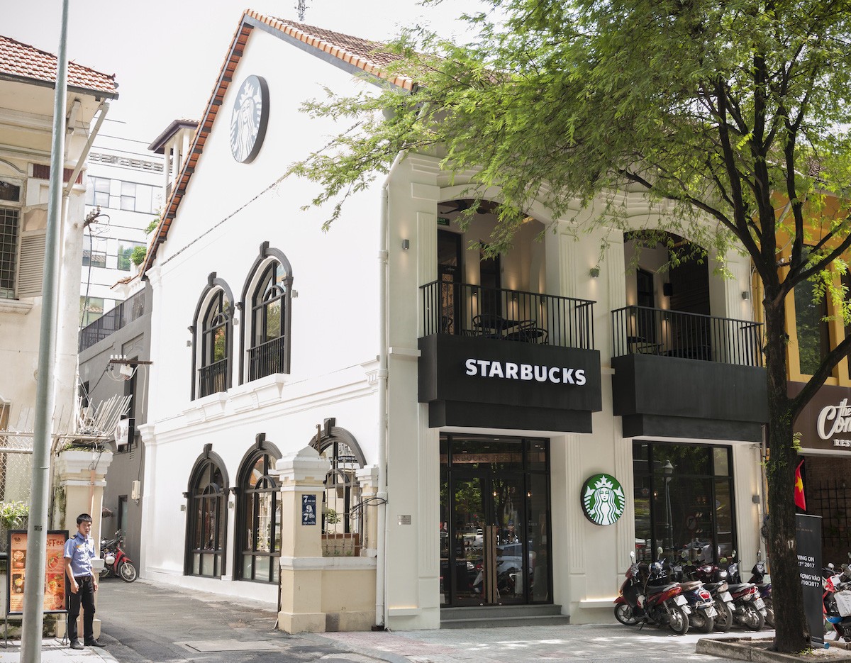 Starbucks đóng cửa quán cà phê đắc địa nhất TPHCM.