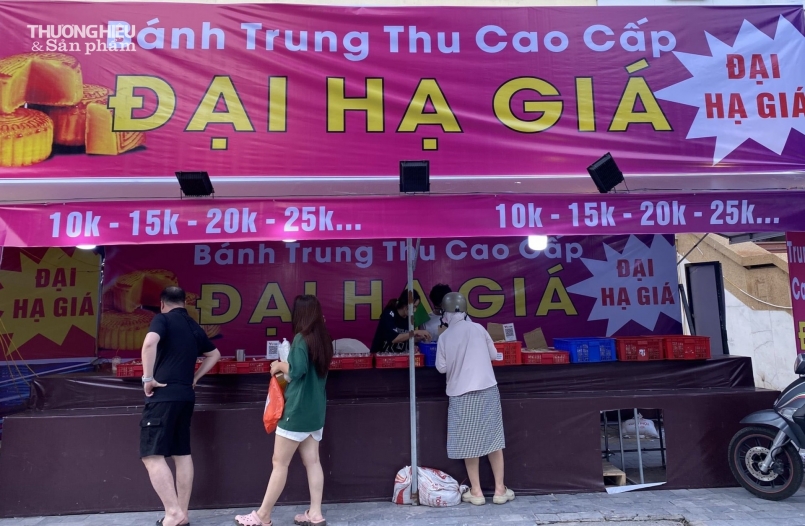 Bánh Trung thu hàng tồn ở Hà Nội “đại hạ giá” vẫn ế