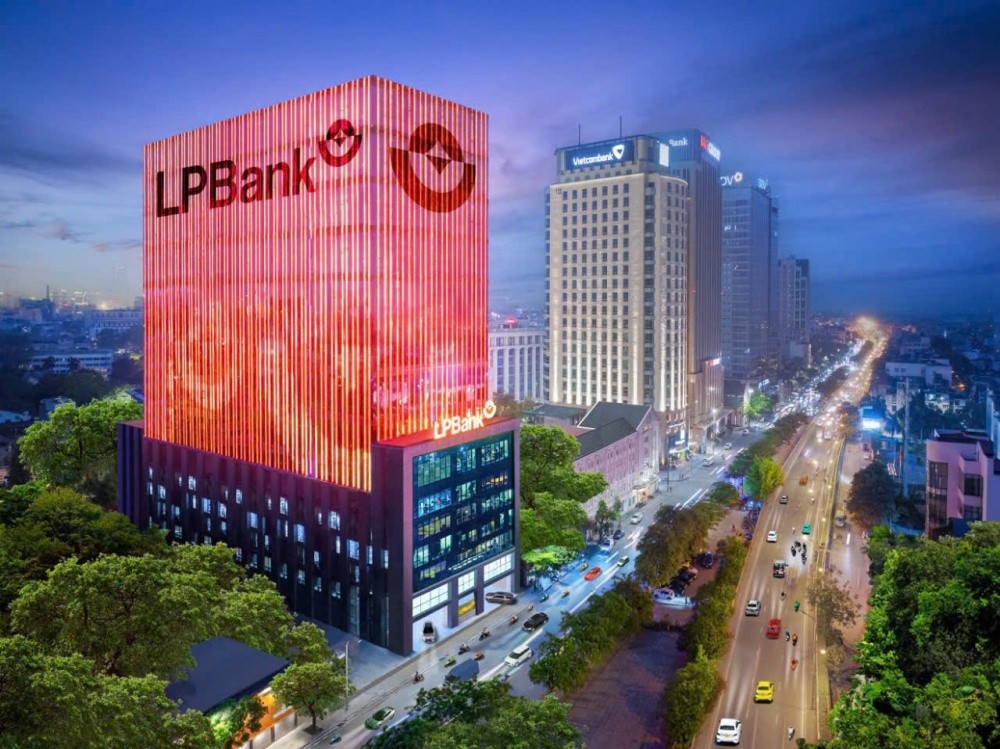 Tại sao LPBank lùi ngày họp Đại hội đồng cổ đông bất thường gần 2 tháng?