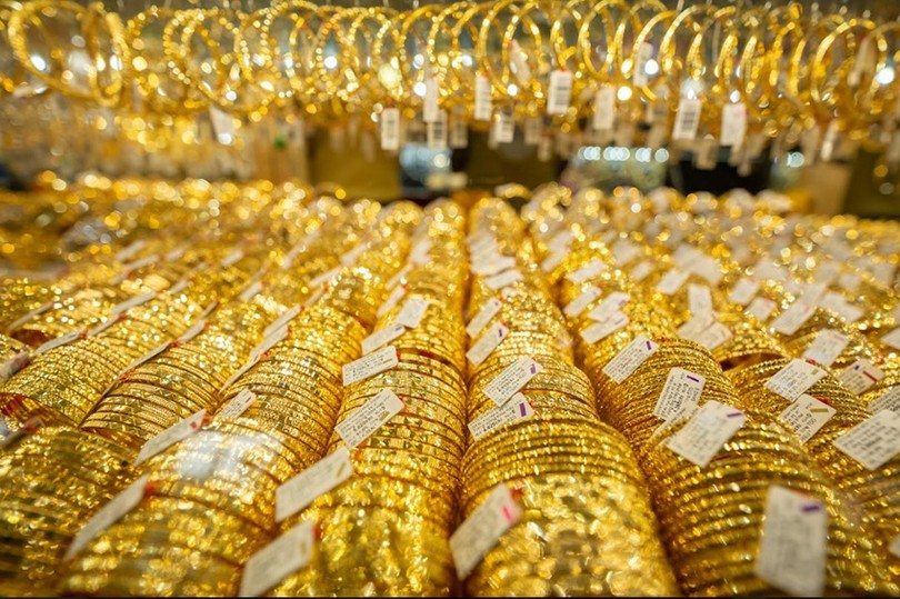 Giá vàng đồng loạt lao dốc phiên đầu tuần.