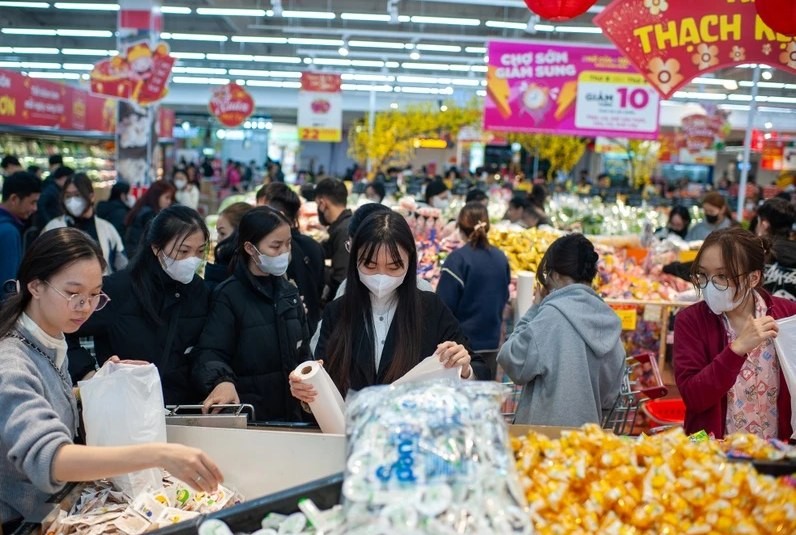 Những mặt hàng nào đang được người dân chọn mua sắm nhiều nhất? Ảnh znews