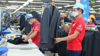 Doanh nghiệp dệt may xoay xở trước “cơn bão thuế”