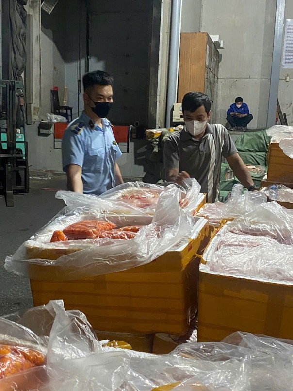 Hà Nội: Phát hiện kho đông lạnh chứa hơn 7 tấn trứng non, tràng gà, nầm heo không rõ nguồn gốc