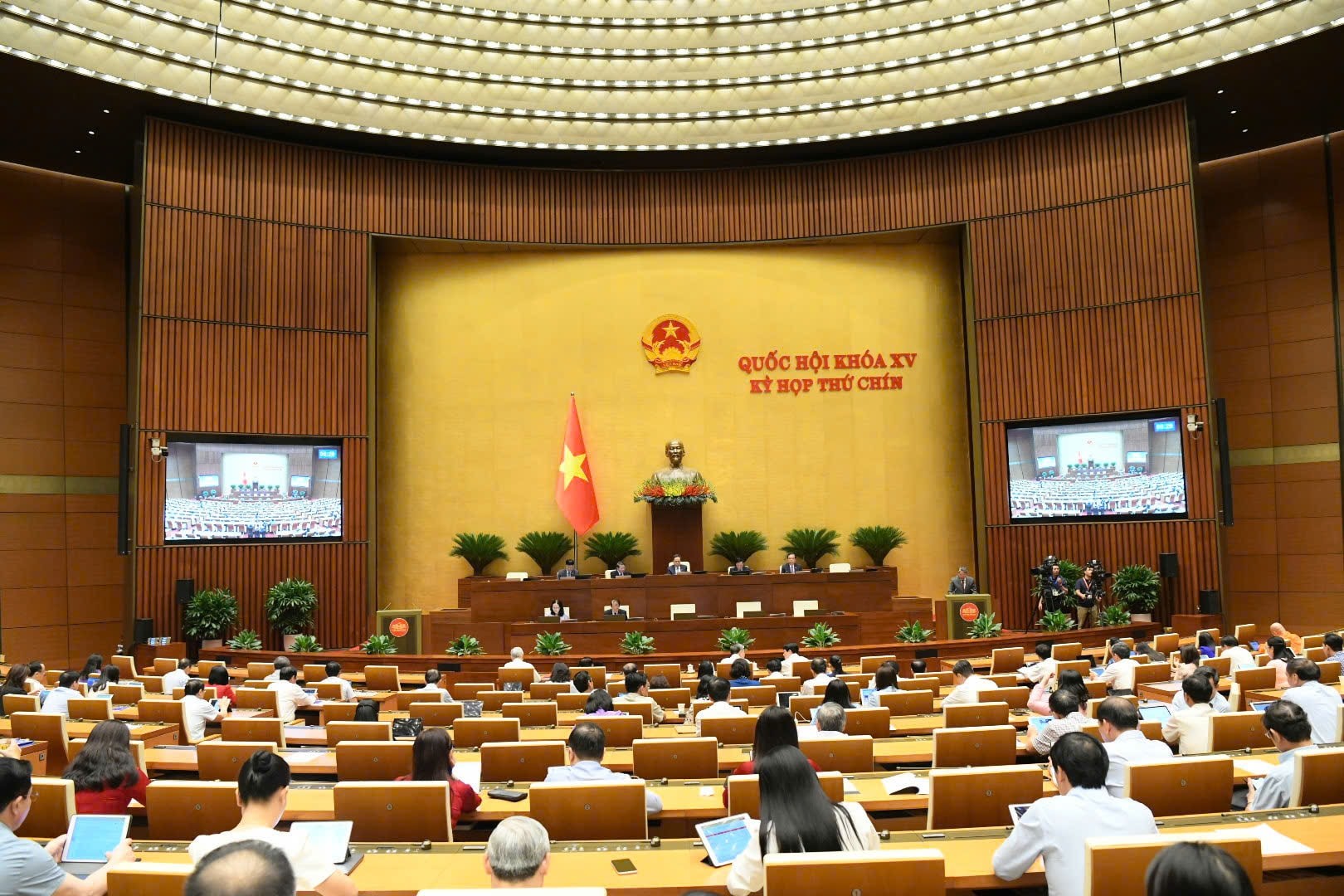 Quang cảnh phiên họp.