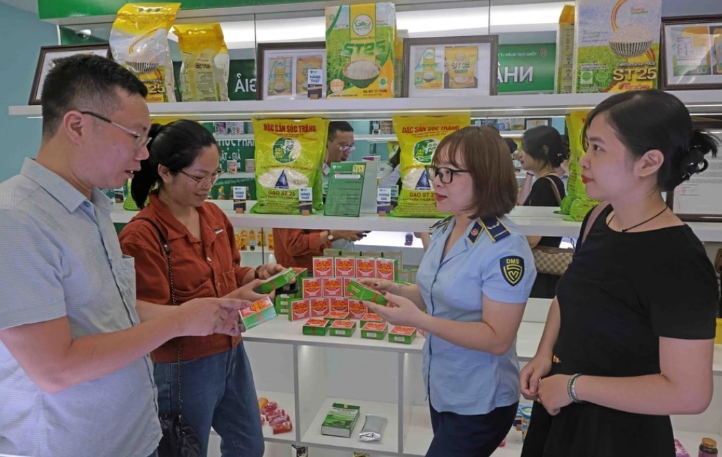 Thủ tướng chỉ đạo báo chí vào cuộc mạnh mẽ chống buôn lậu, hàng giả