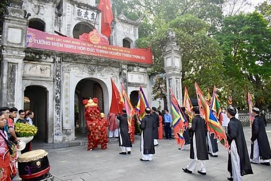 "Tiếng chuông Trấn Vũ": Sắc màu đêm Thăng Long trong tour văn hóa mới