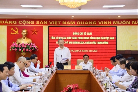 Tổng Bí thư Tô Lâm yêu cầu đổi mới tư duy quản lý thị trường vàng