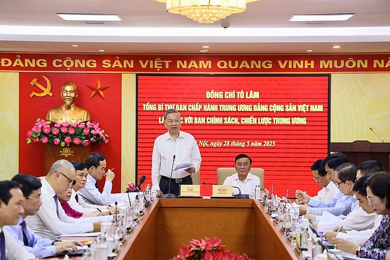Tổng Bí thư Tô Lâm yêu cầu đổi mới tư duy quản lý thị trường vàng