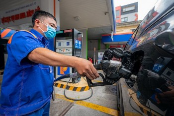 Giá xăng dầu hôm nay được điều chỉnh tăng, giảm trái chiều