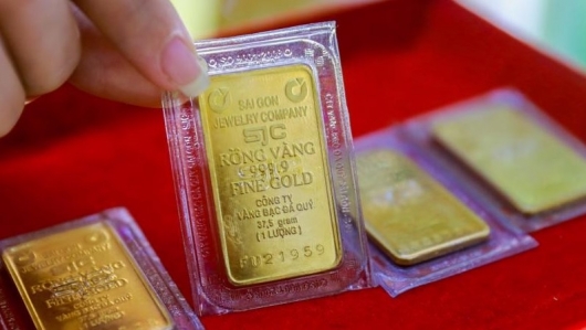 Giá vàng bật tăng đầu tuần, chênh lệch với thế giới tiếp tục nới rộng