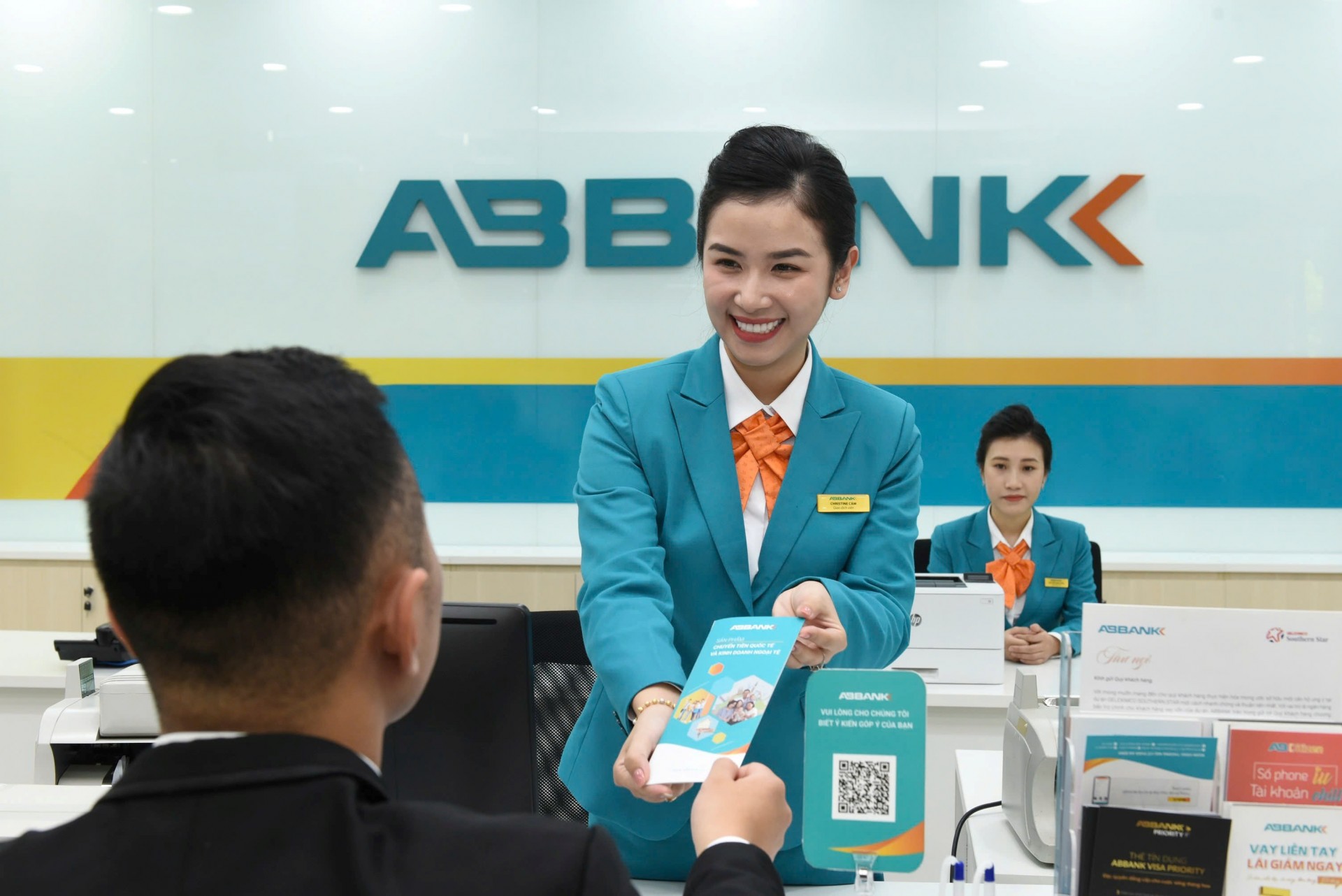 Gửi tiền ngân hàng: Ai mới được hưởng lãi suất trên 6%/năm?