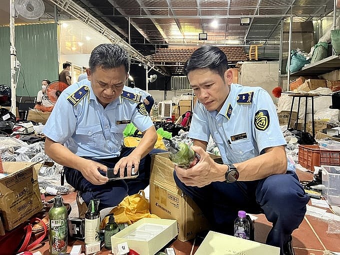 Bộ Công Thương giám sát thị trường số: Siết hàng giả, bảo vệ thương hiệu